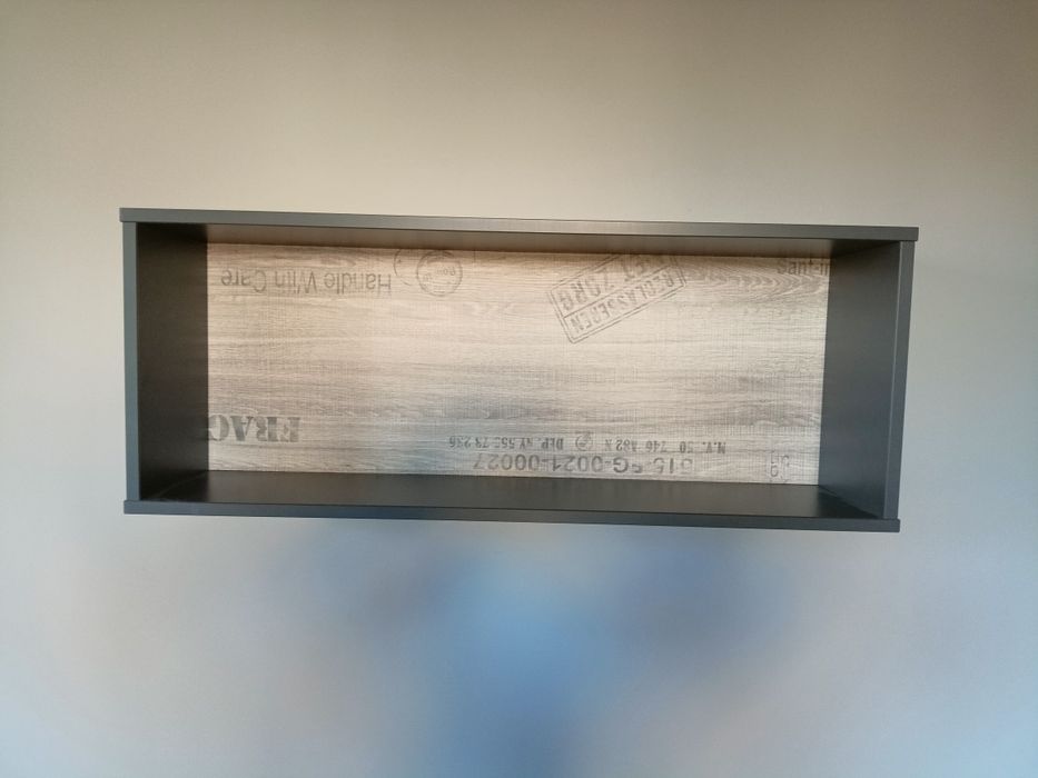 Półka wisząca na ścianę