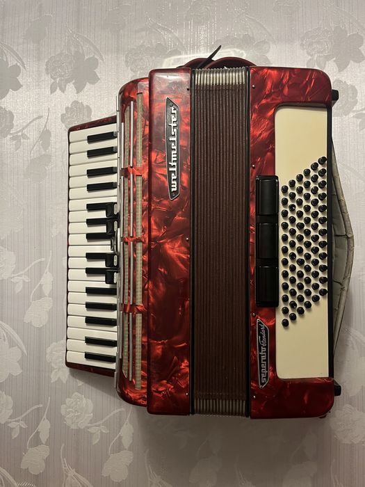 Akordeon Weltmeister seperato Standard 72 basy