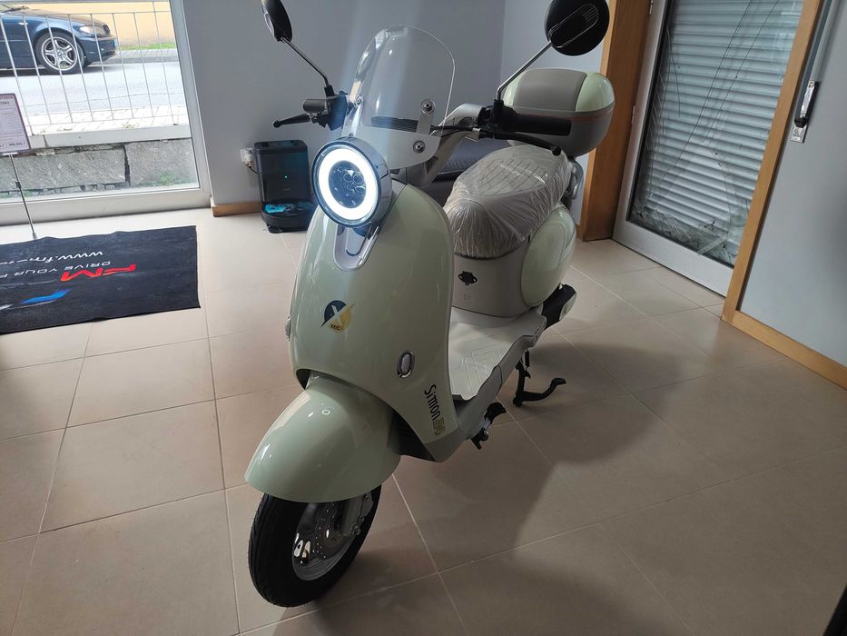 SCOOTER ELÉTRICA SEM CARTA XEC SIMON 24 e 24