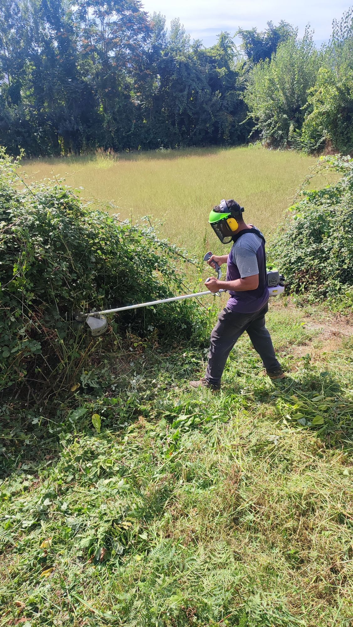 Limpeza de terrenos com roçadoras