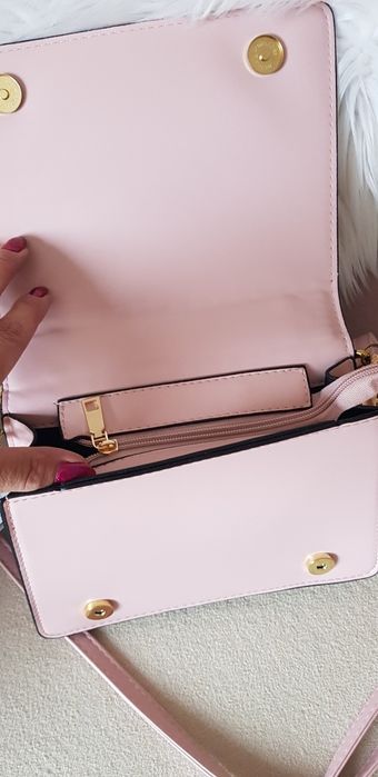 Piękna pudrowy róż na ramię i do ręki