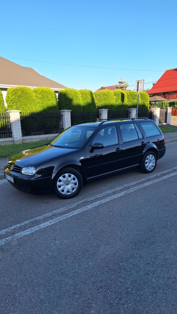 Volkswagen Golf 4 1,6 benzyna  wersja Pacific,climatronic, elektr.szyb