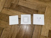 Коробка AirPods з конвертиком і папірцями