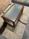 Mesa de cento em bom estado