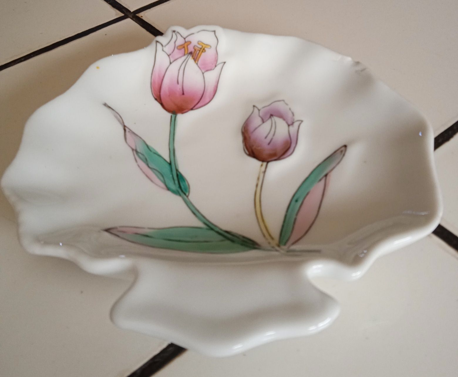 Ceramiczny zestaw w tulipany