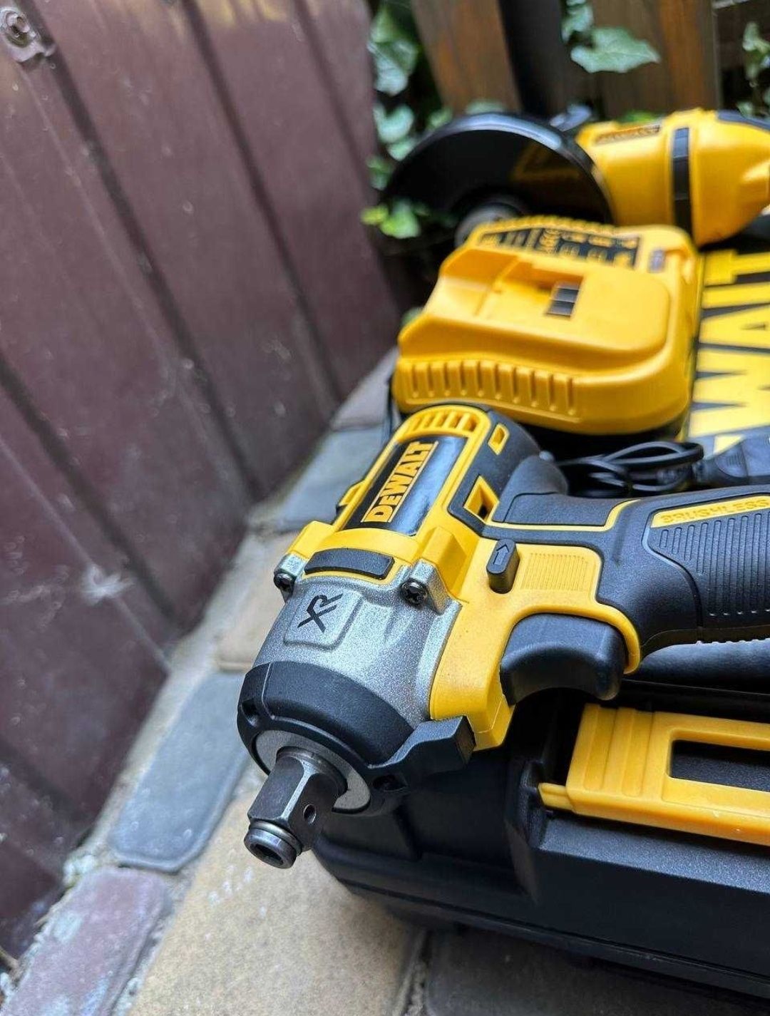 Акумуляторний набор болгарка гайковерт акумуляторний DeWalt
