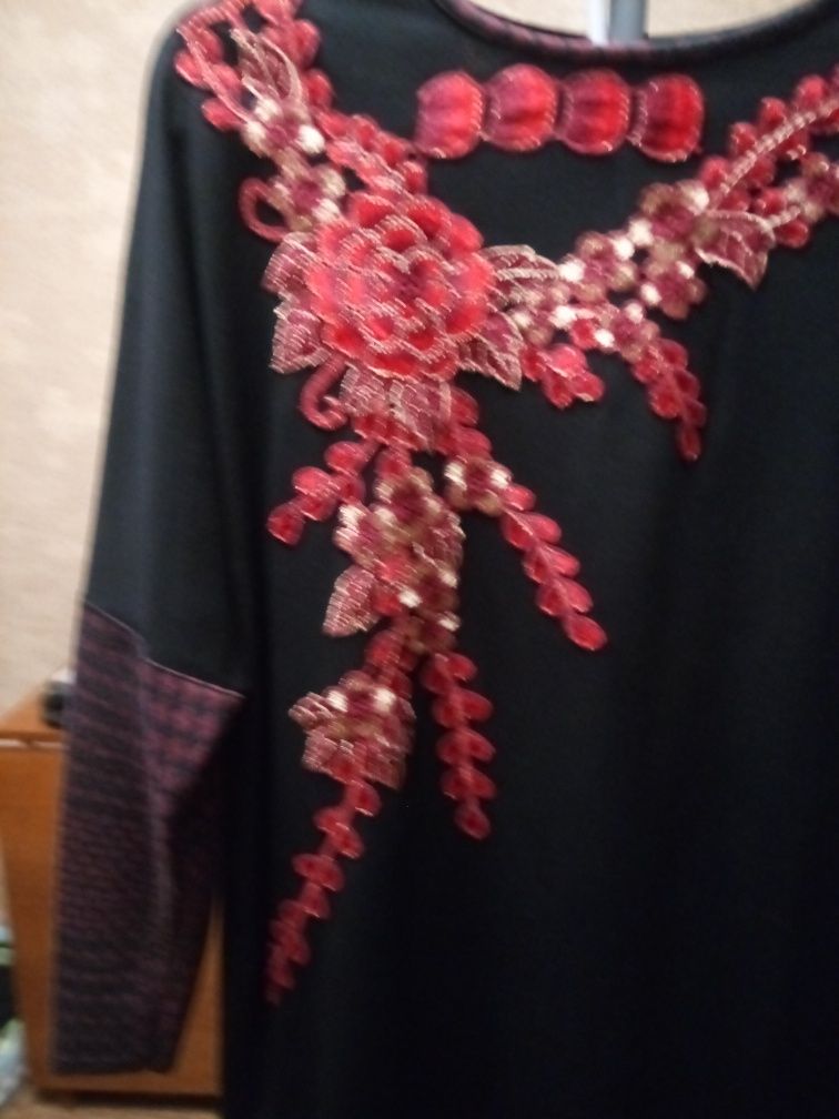 Плаття жіноче з вишивкою розмір 52-54