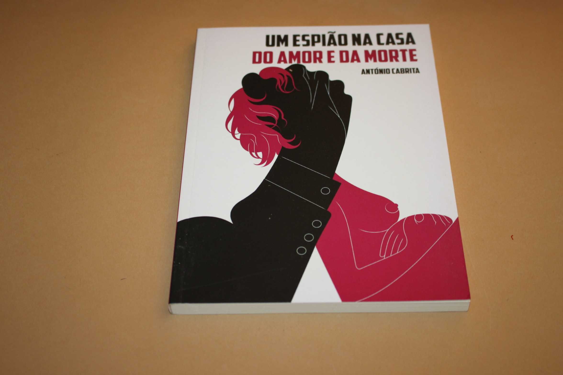 Um Espião Na Casa  Do Amor e da Morte// António Cabrita
