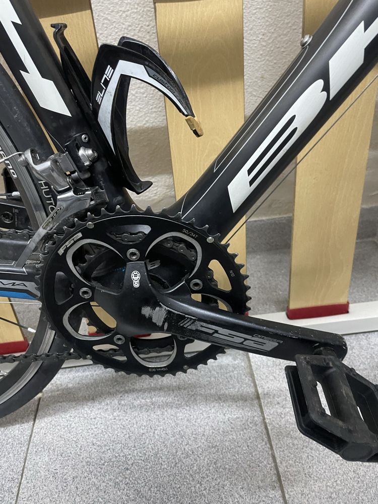 Bicicleta de estrada em carbono BH