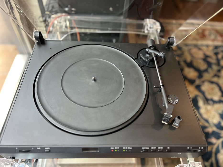 Fantastico gira Discos BRAUN Atelier P4. Bom estado e 100% funcional