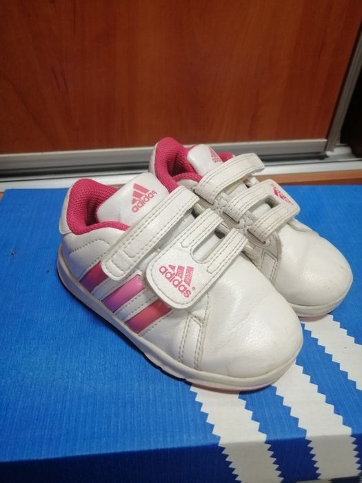 Взуття дитяче адідас