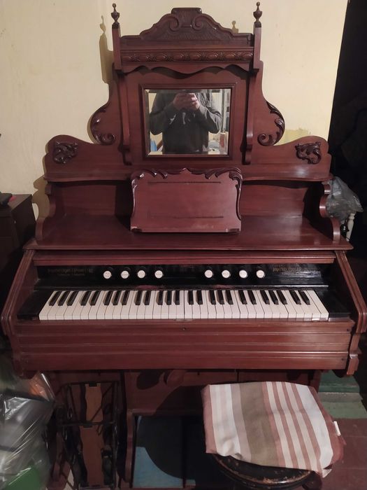 Fisharmonia piano