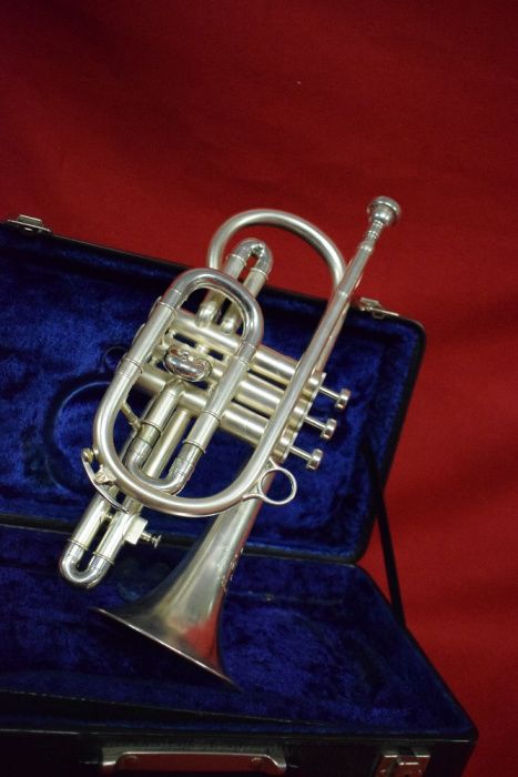 Corneta f b made by besson england new standard