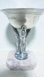 Antiga taça - troféu figurativo de desporto em casquinha