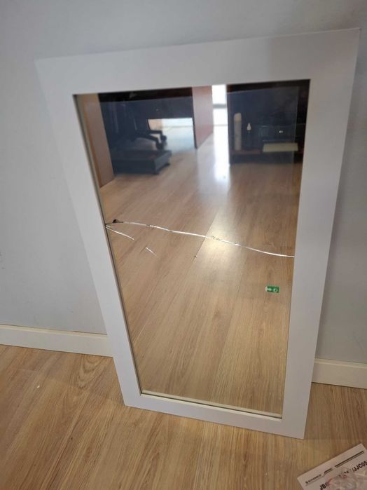 Szafka na biżuterię z lustrem ,wisząca,biała