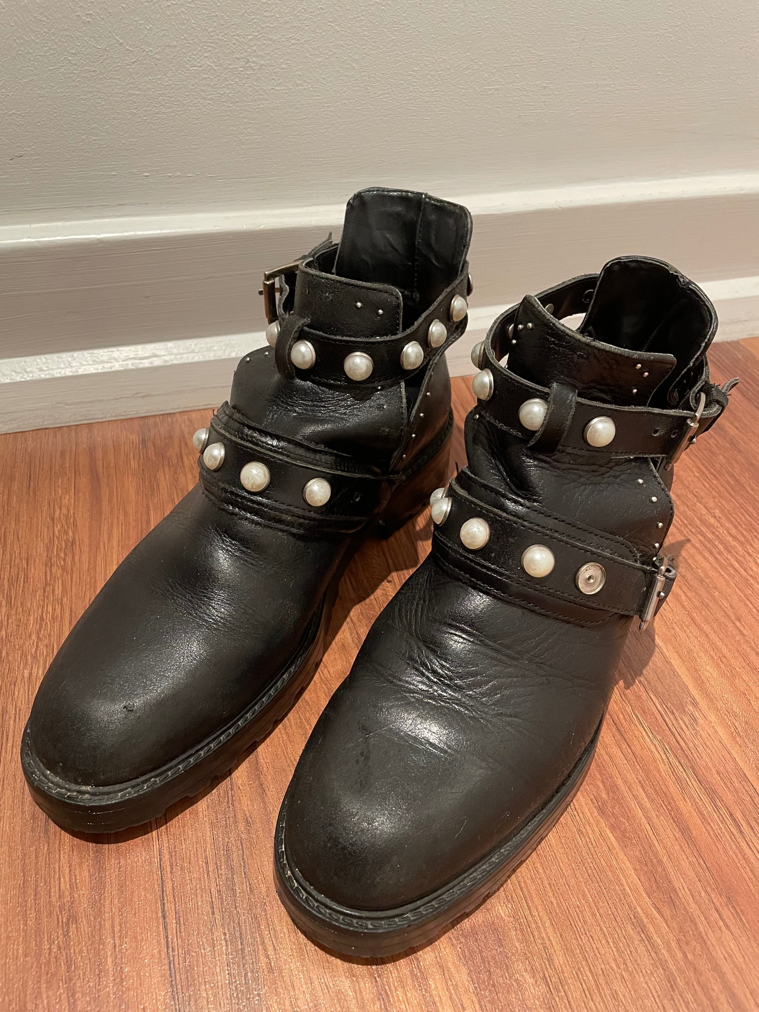 Botas com pérolas da Zara