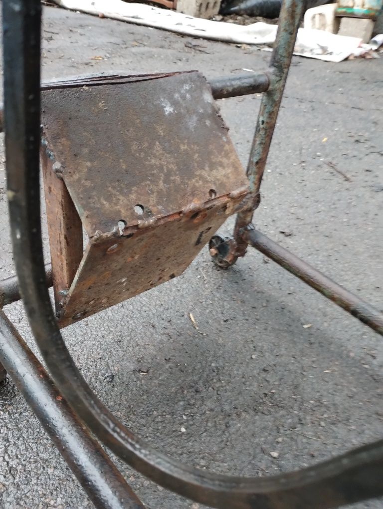 Церкулярний стол на колесах