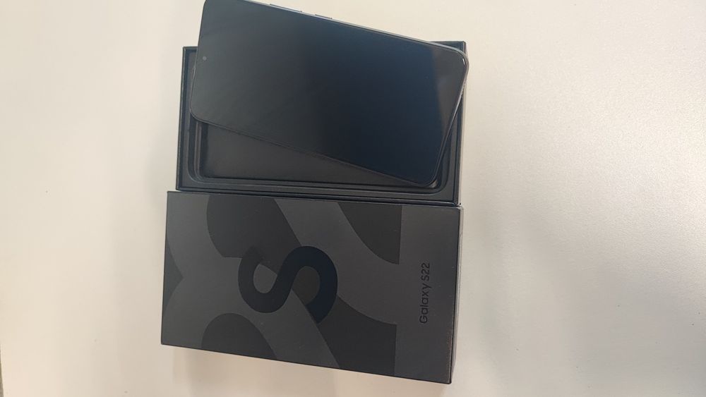 Samsung S22 jak Nowy stan,bez żadnej ryski, komplet 128Gb/8Gb