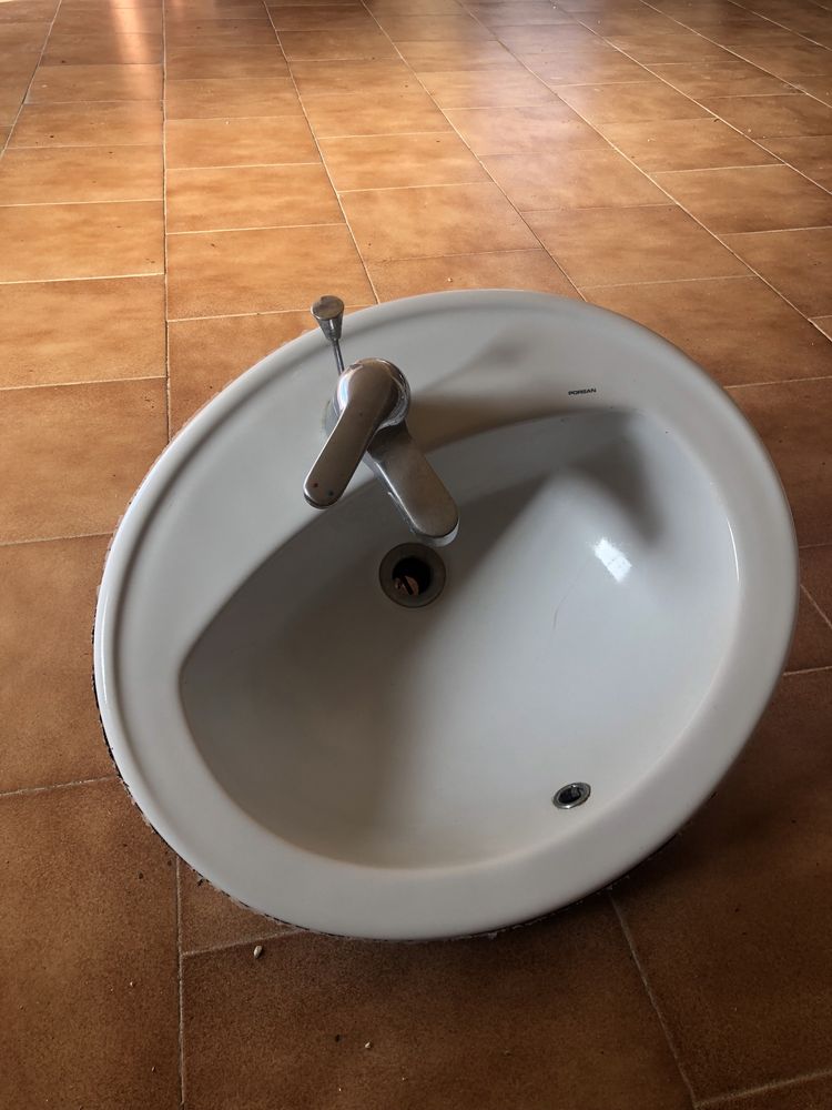 2 lavatorios com torneia