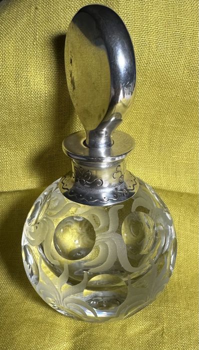 Frasco, vidro e prata