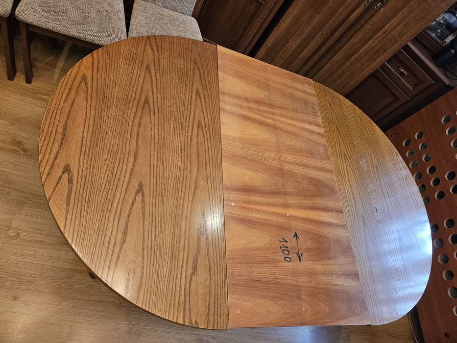 Okrągły rozkładany stół w dobrym stanie