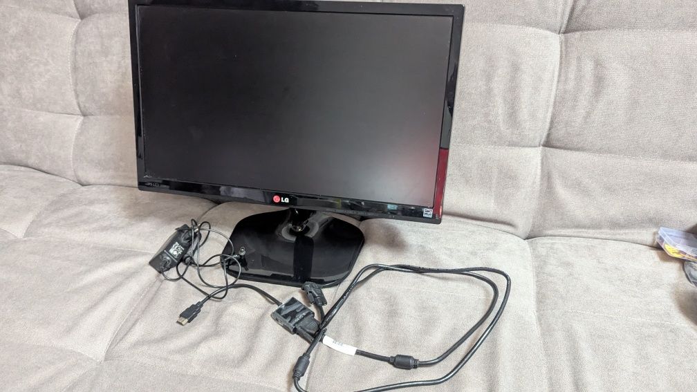 Офісний монітор LG 22MP55A