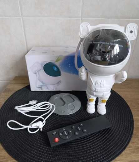 Ночник Астронавт на пульте на подарок новый высотой 20см.