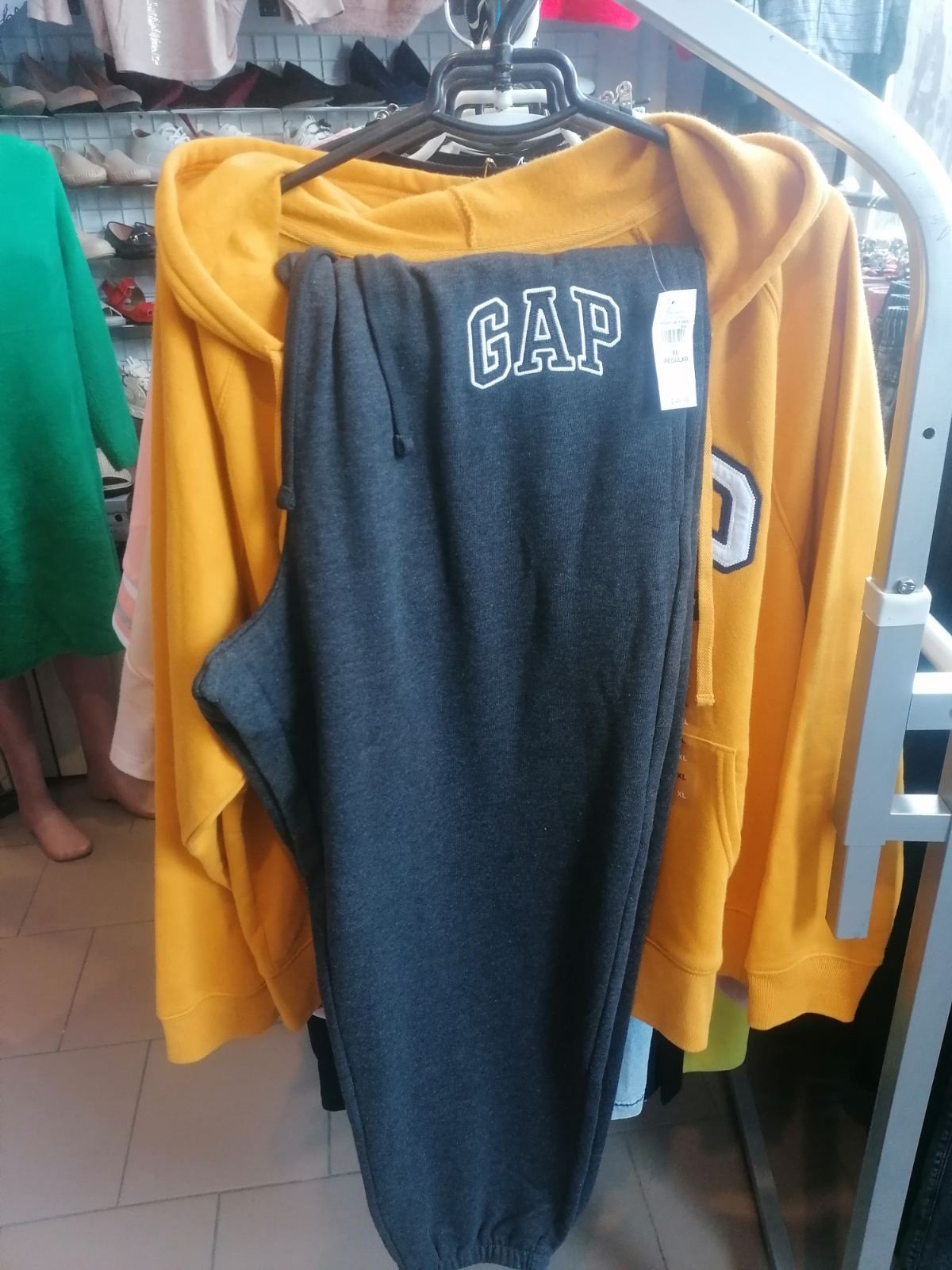 новый костюм gap sk8