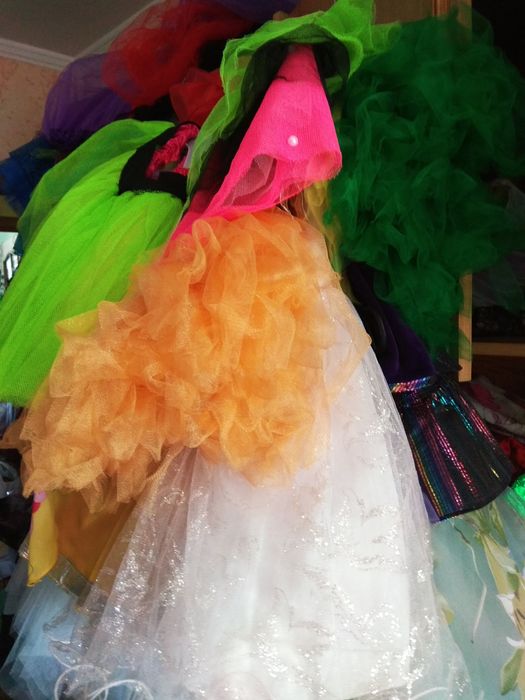 Розпродаж карнавальних костюмів для дітей