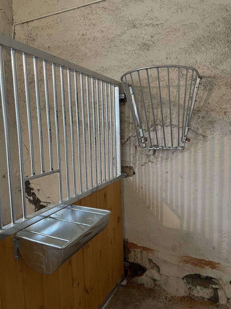 Koryto żłób narożny dla koni metal ocynk ogniowy