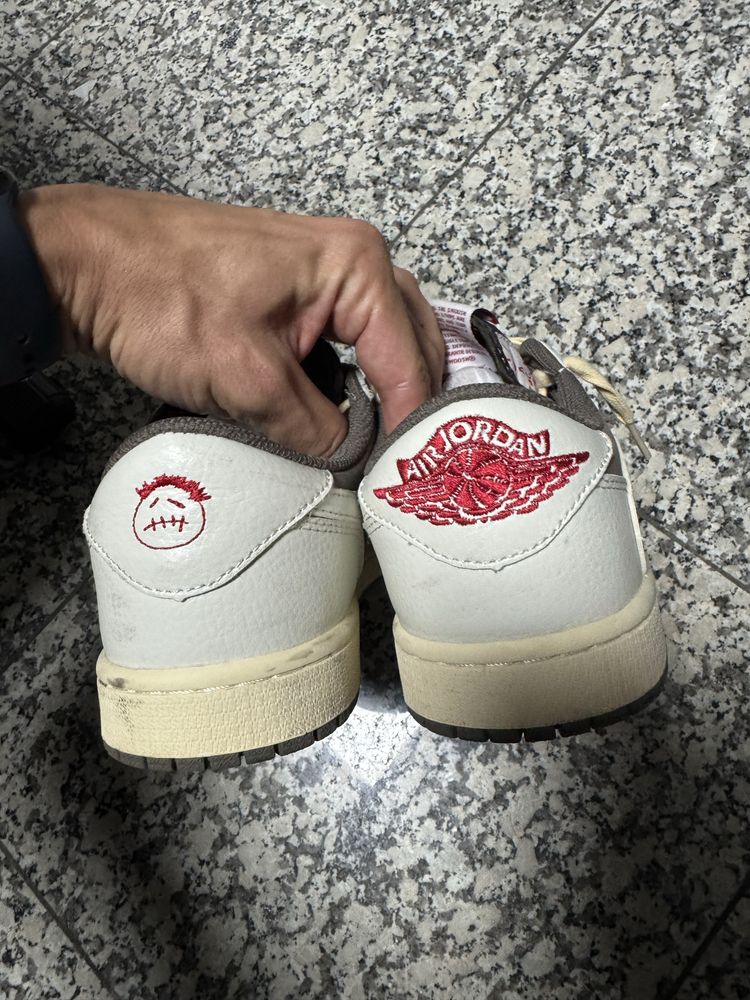 Nike travis 42.5