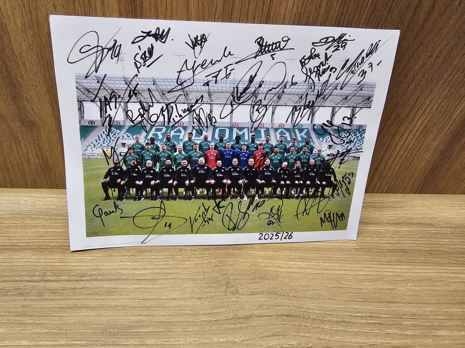 Zdjęcie piłkarzy Radomiak Radom z autografami.  Ekstraklasa 2025/2026.