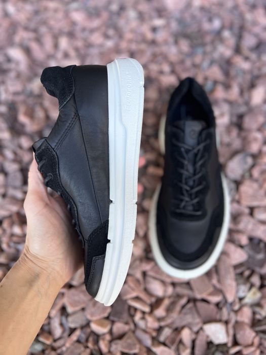 Кросівки жіночі 35р