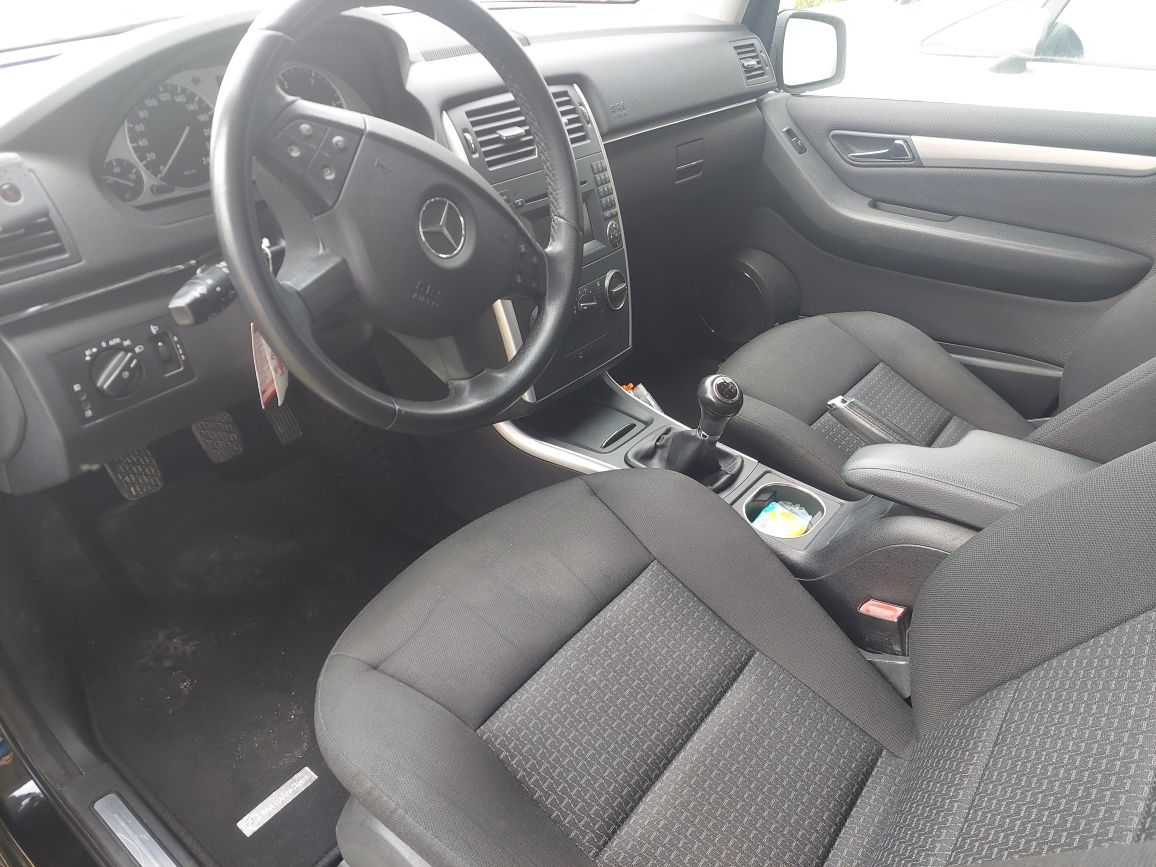 Mercedes benz B200