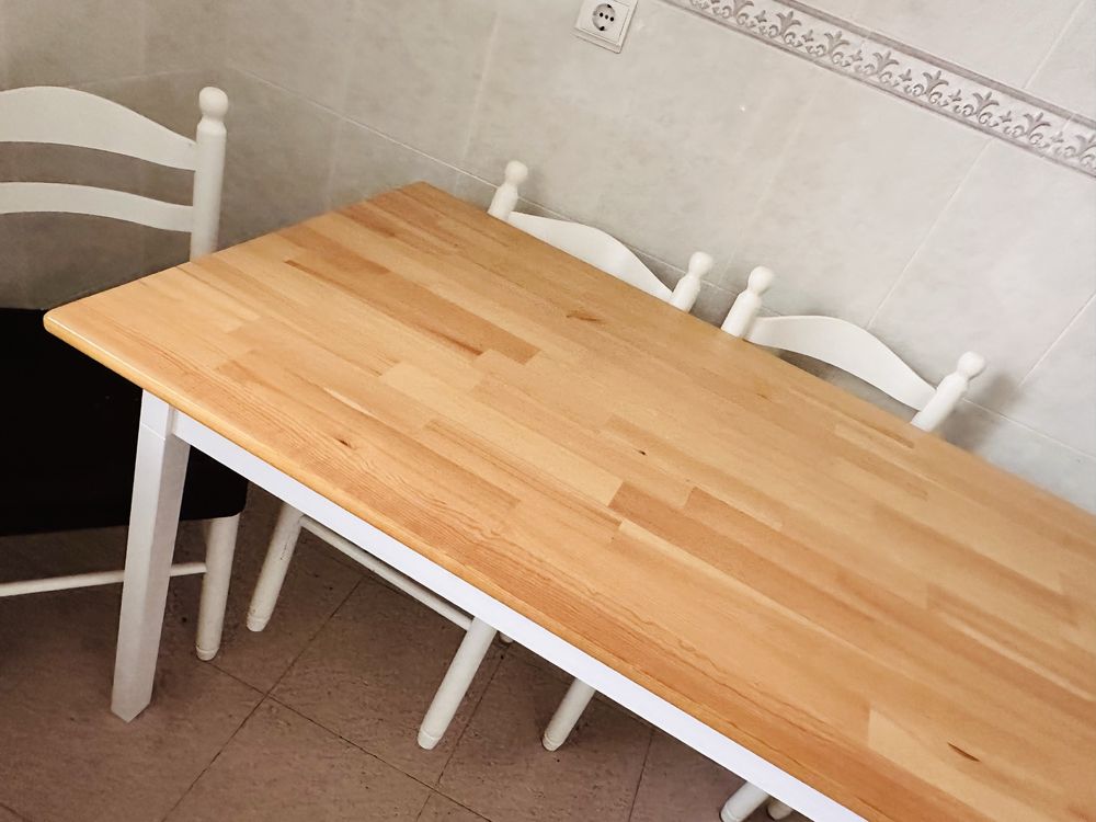 Mesa do IKEA semi-novo