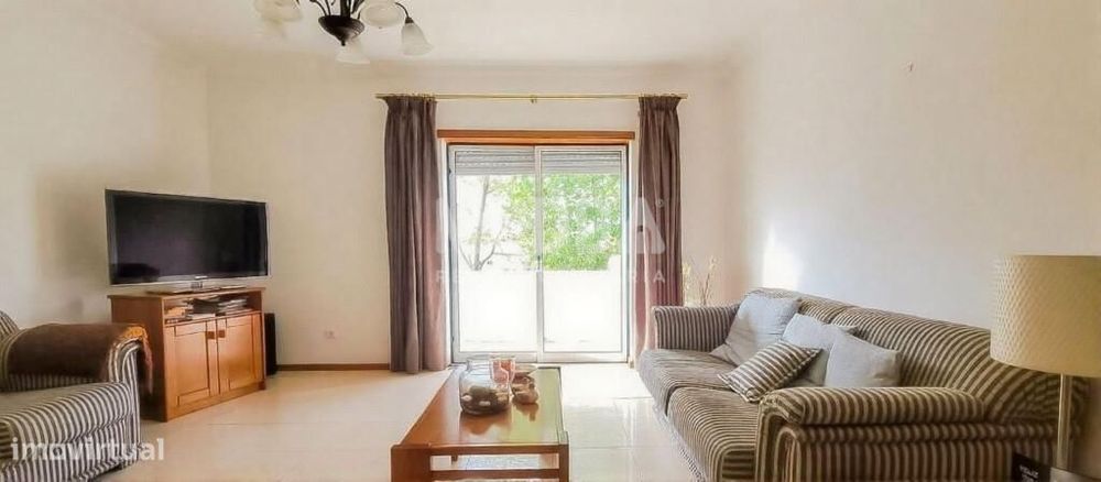 Apartamento T3 em excelente estado, no 1º andar de um prédio tranquilo