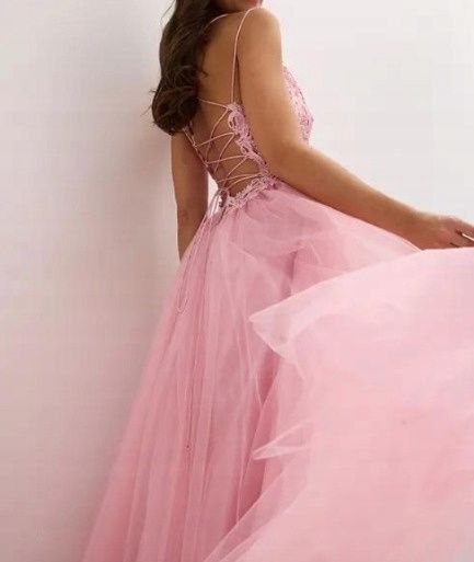 B.P.C długa sukienka różowa sznurowana tiulowa z koronką i z cyrkoniam