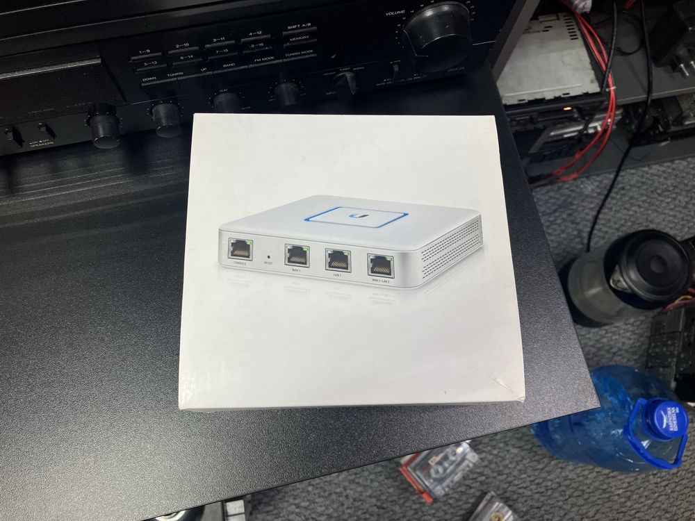 Маршрутизатор Uniquiti UniFi Security Gateway (USG)