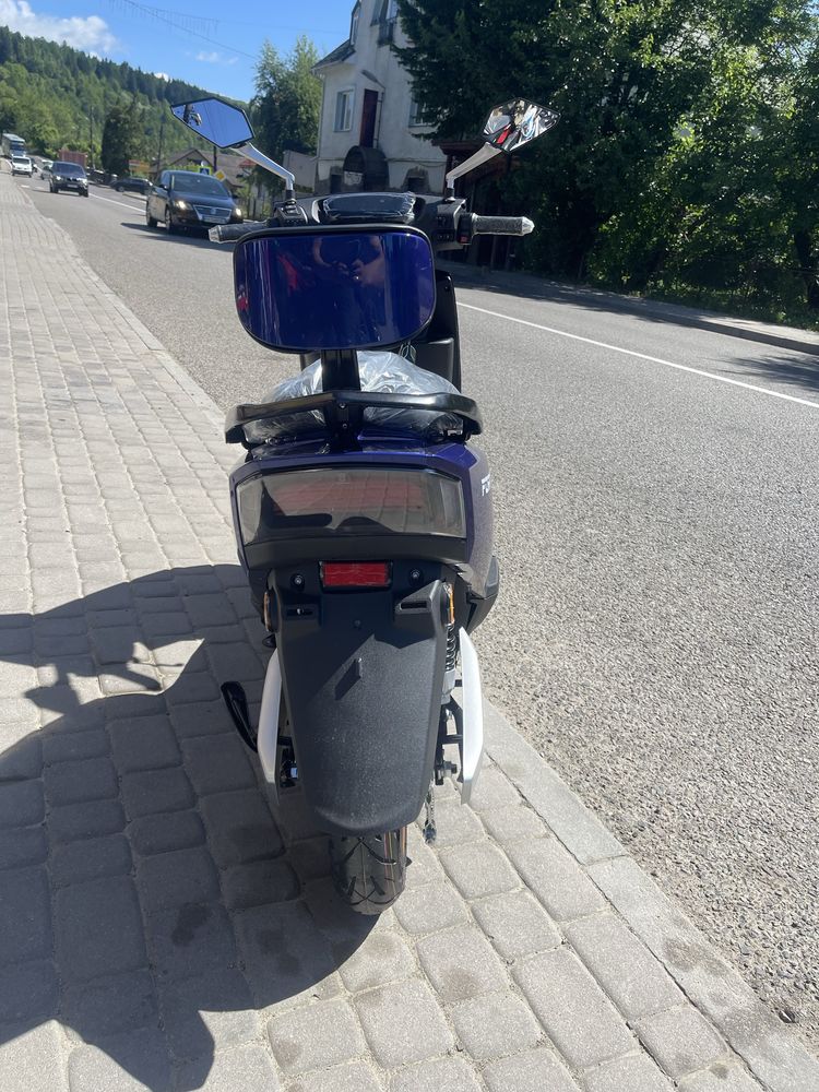 Електроскутер FORTE T3 1800W