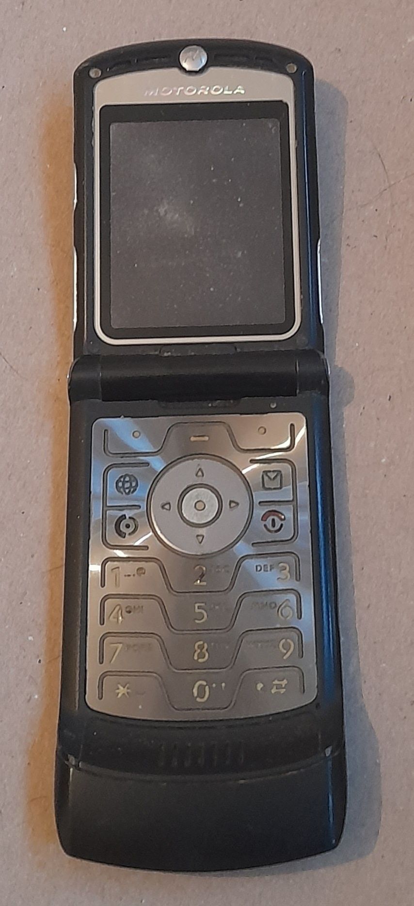 Продам телефон Motorola v3