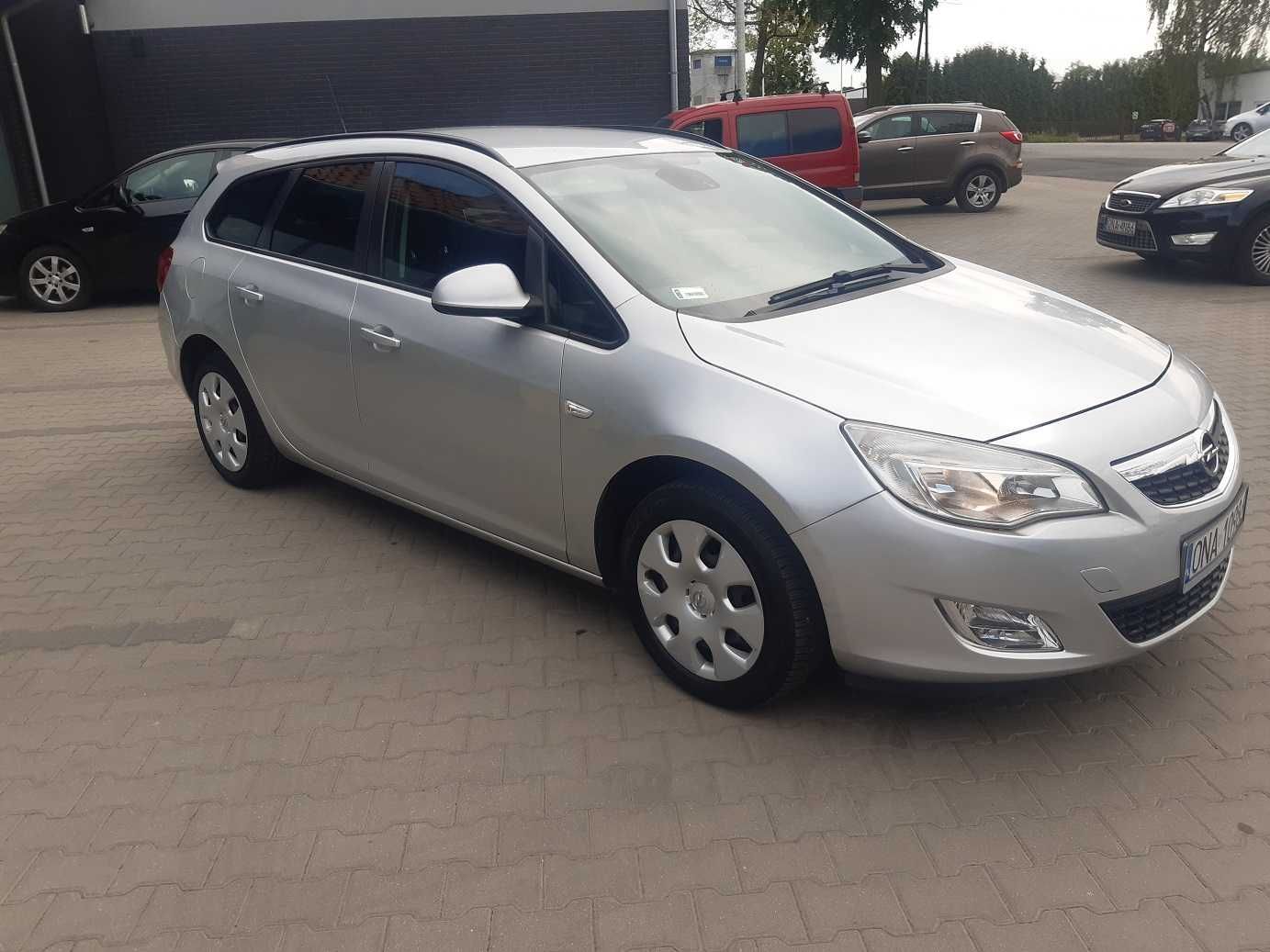 OPEL ASTRA J 1.4 16v kombi 2011 R  222974 km