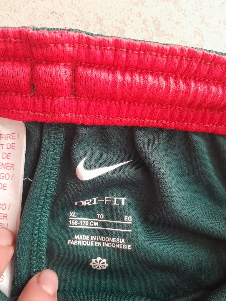 Krótkie spodenki Nike rozm 158-170
