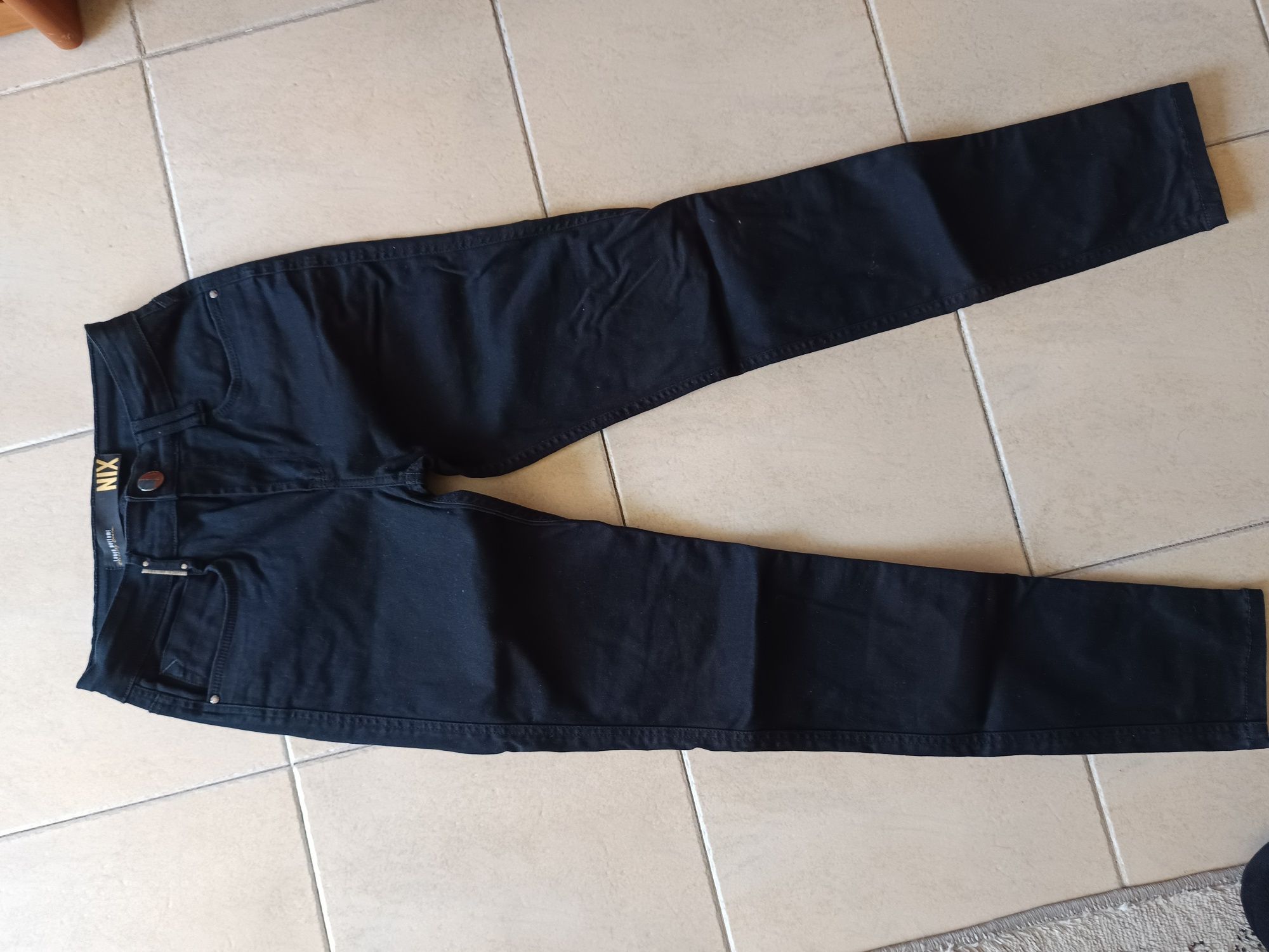 Roupas lança perfume 7 Euros (cada)