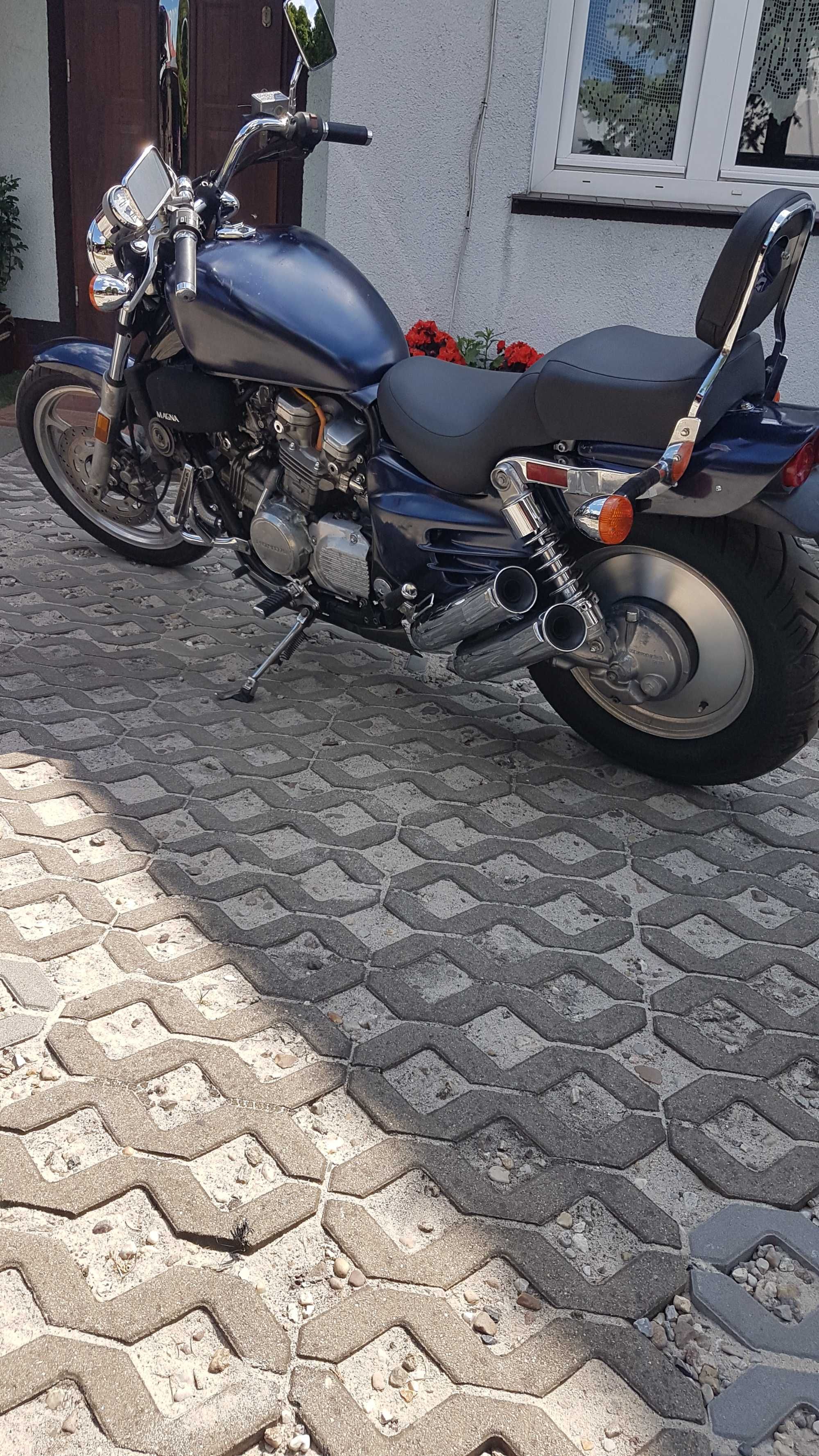 Honda VF700C Supermagna -sprowadzona
