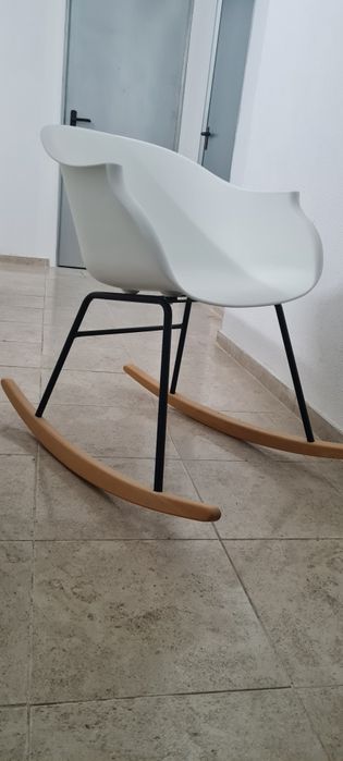 Cadeira baloiço plástica