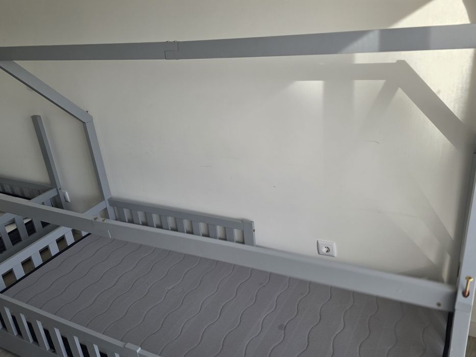 2 camas e dois colchoes praticamente novos