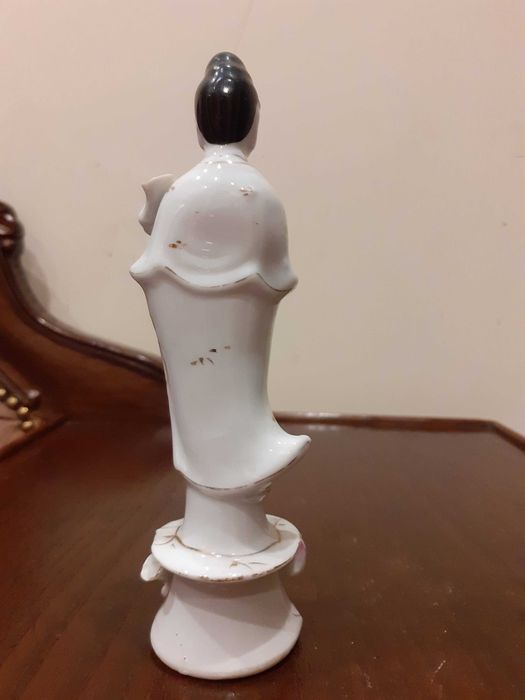 Boneca chinesa em porcelana - Original (falta a mão da sorte)