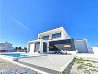 Moradia de 4 quartos com piscina e vista campo
