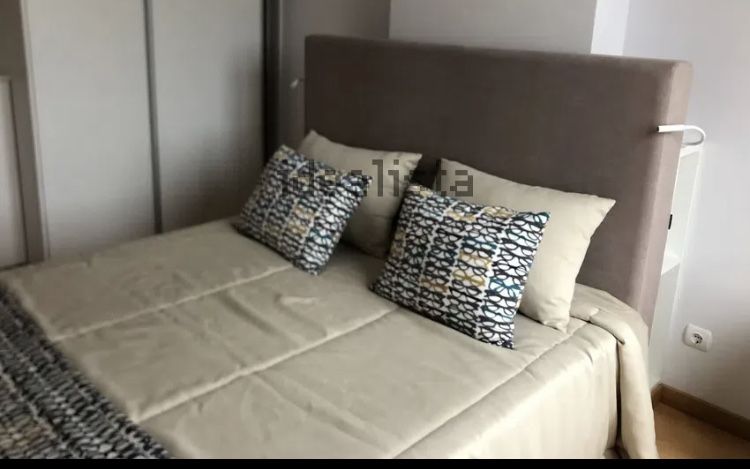 Cama casal.  Laskasas