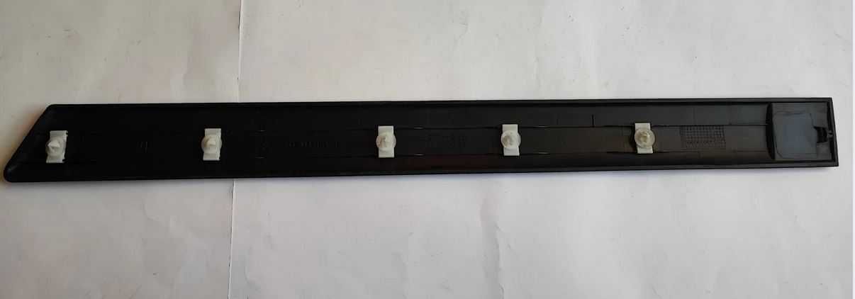 Listwa drzwi Citroen C4 Picasso spinki listwa boczna ozdobna